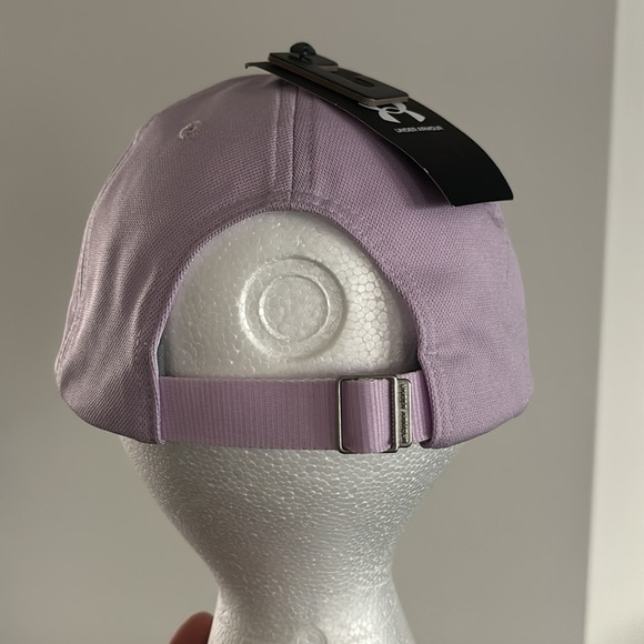 Under Armour Buckle Back baseball cap,embroidered logo, 6 vent panels,button top - Picture 3 of 9